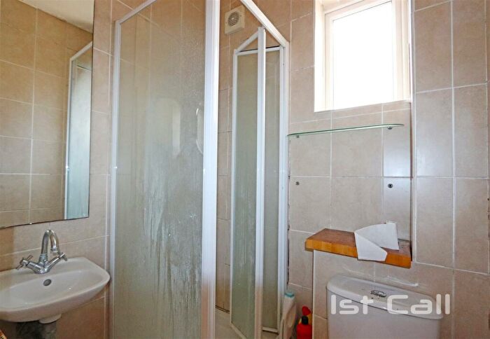 3 Bedroom Chalet For Sale In York Road, Southend-On-Sea, SS1