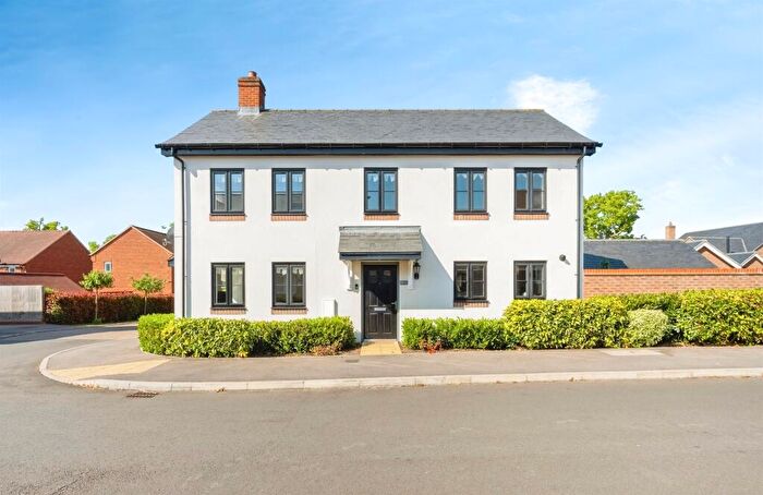 4 Bedroom Detached House For Sale In Waring Crescent, Aston Clinton, Aylesbury, HP22