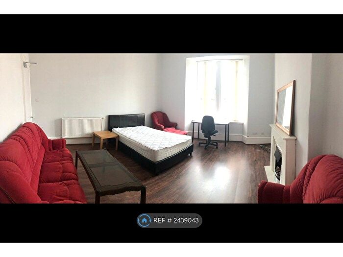 3 Bedroom Flat To Rent In West End Park Street, Glasgow, G3