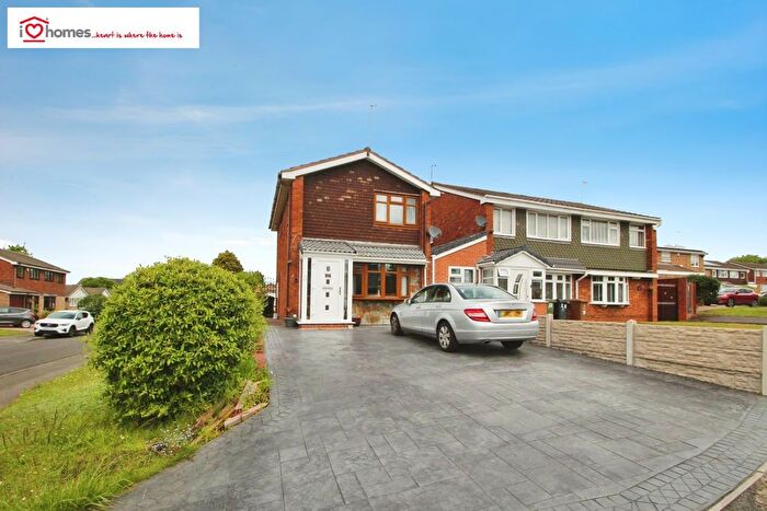 3 Bedroom Detached House For Sale In Poplar Avenue, Walsall, WS2