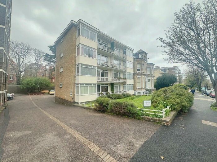 2 Bedroom Flat To Rent In Eaton Gardens, Hove, East Sussex, BN3