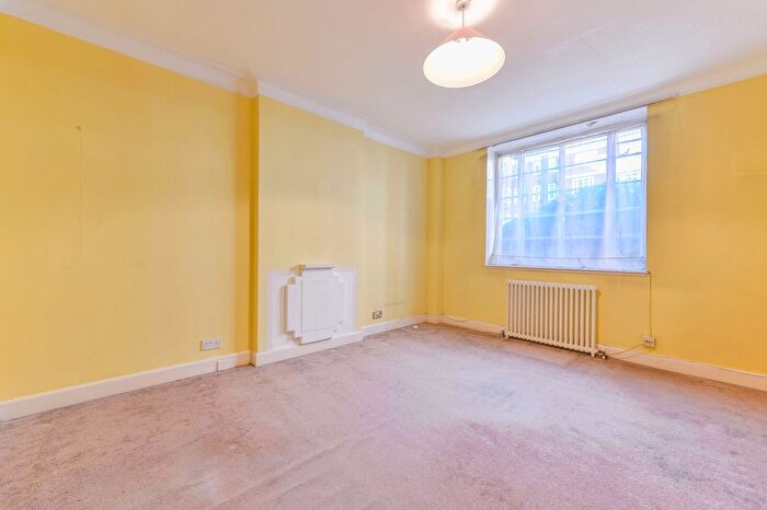 1 Bedroom Flat For Sale In Sutton Court Road, Chiswick, London, W4