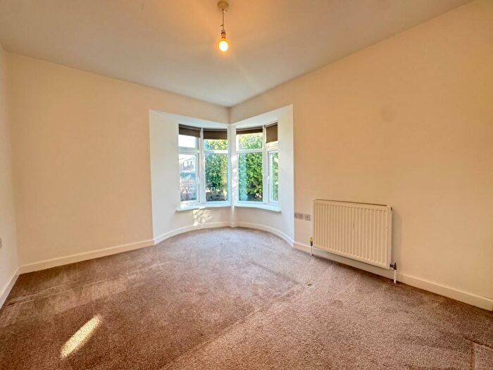 2 Bedroom Flat To Rent In Grove Road East, Christchurch, BH23
