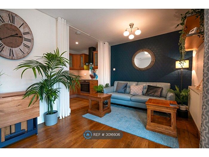 1 Bedroom Flat To Rent In Glenlee Gardens, Edinburgh, EH8