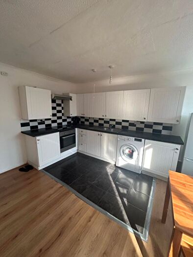 1 Bedroom Flat To Rent In Eastern Avenue, IG2