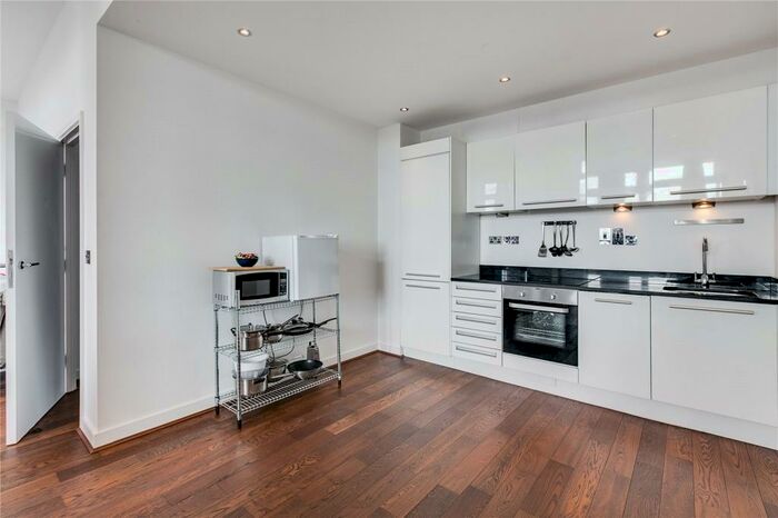 2 Bedroom Flat To Rent In Pentonville Road, Islington, London, N1
