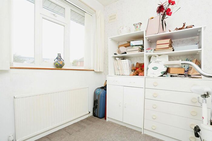 3 Bedroom Semi-Detached House For Sale In Woodnewton Drive, Leicester, LE5