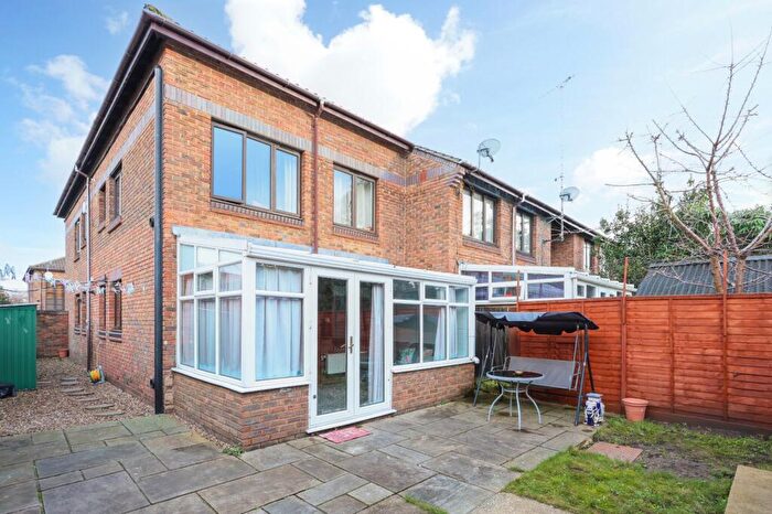 1 Bedroom Apartment For Sale In Gateway, Weybridge, Surrey, KT13