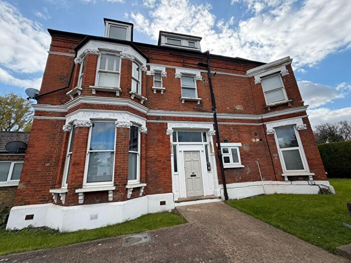 2 Bedroom Flat To Rent In Hollybush Hill, London, E11