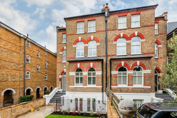 6 Bedroom Semi-Detached House To Rent In Abbeville Road, London, SW4