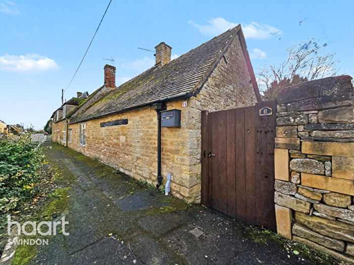 1 Bedroom Bungalow For Sale In The Street, Swindon, SN6