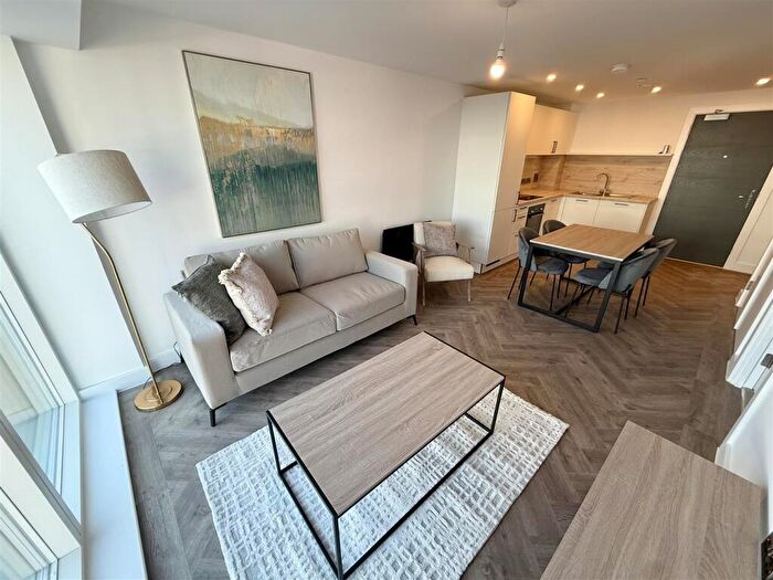 1 Bedroom Apartment To Rent In Chapmans Yard, Upper Gough Street, Birmingham, B1