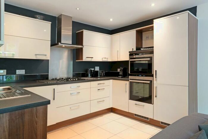 2 Bedroom Apartment To Rent In Chilbolton Avenue Winchester, SO22