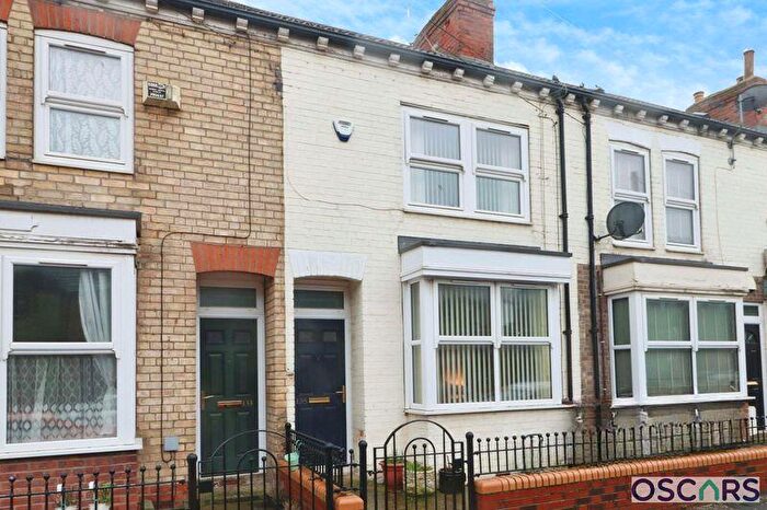 3 Bedroom Terraced House For Sale In Hawthorn Avenue, Hull, HU3