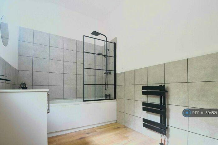 4 Bedroom Semi-Detached House To Rent In Woodborough Road, Nottingham, NG3