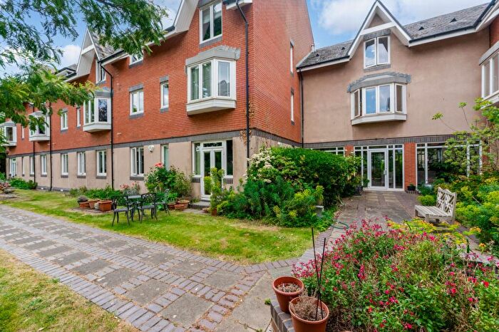 1 Bedroom Flat For Sale In Dulwich Mead, Half Moon Lane, Herne Hill, SE24