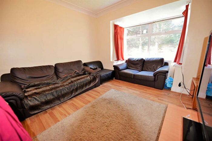 3 Bedroom House To Rent In Buckingham Avenue, LS6