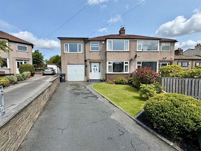 4 Bedroom Semi-Detached House For Sale In Poplar Crescent, Halifax, HX2
