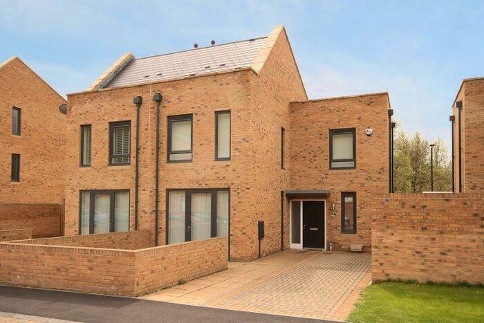 3 Bedroom Property To Rent In Castle Croft Drive, Sheffield, S2