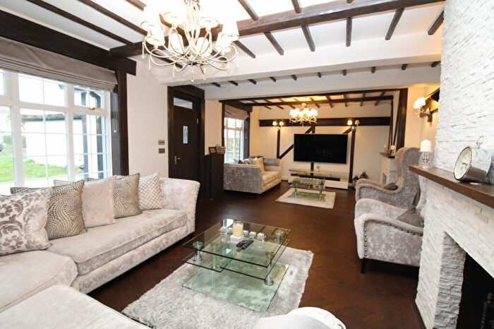 3 Bedroom Detached House To Rent In Blackfen Road, Sidcup, DA15