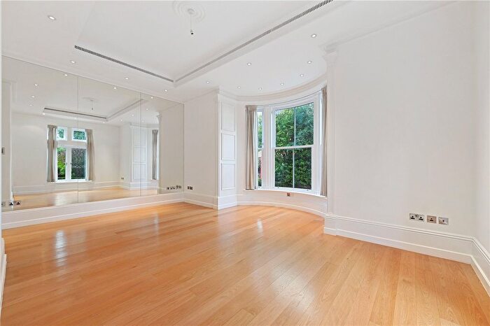 1 Bedroom Flat To Rent In Wycombe Square, Kensington, London, W8