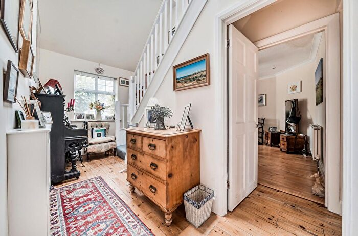 4 Bedroom Property For Sale In Orchard Avenue, Chichester, PO19