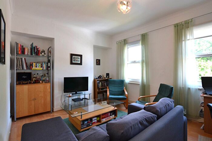 1 Bedroom Flat To Rent In Russell Road, Palmers Green, London, N13