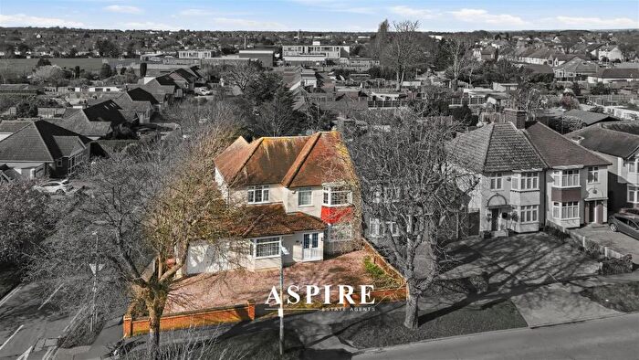 4 Bedroom Detached House For Sale In Bradleigh Avenue, Grays, RM17