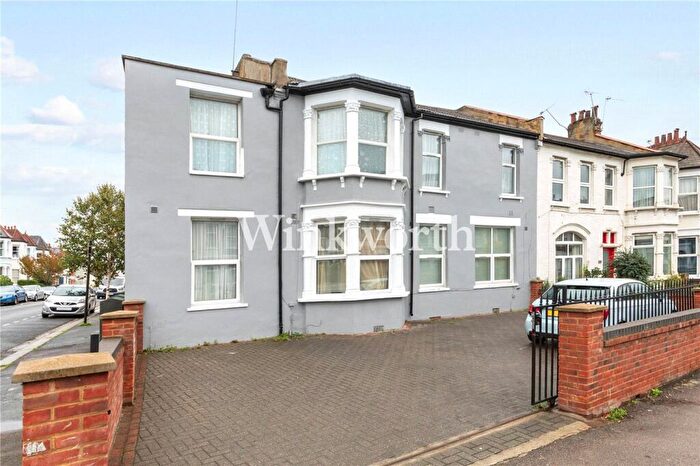 2 Bedroom Apartment To Rent In Wightman Road, London, N8