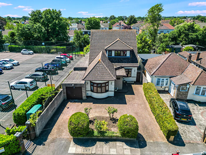 4 Bedroom Detached House For Sale In Cotswold Road, Harold Wood, RM3
