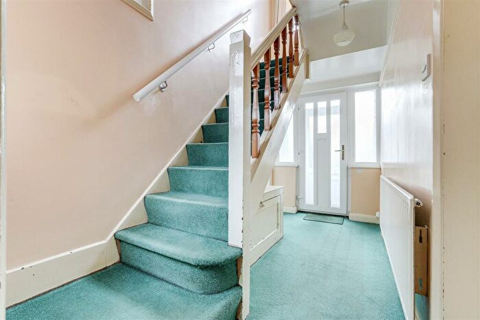 3 Bedroom Detached House For Sale In Newlyn Drive, Aspley, Nottinghamshire, NG8