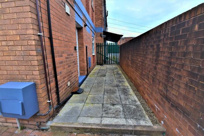 2 Bedroom Flat To Rent In Five Crosses Industrial Estate, Ruthin R, Coedpoeth, LL11