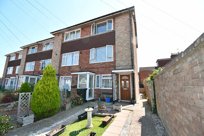 2 Bedroom Maisonette For Sale In Battery Close, Gosport, PO12