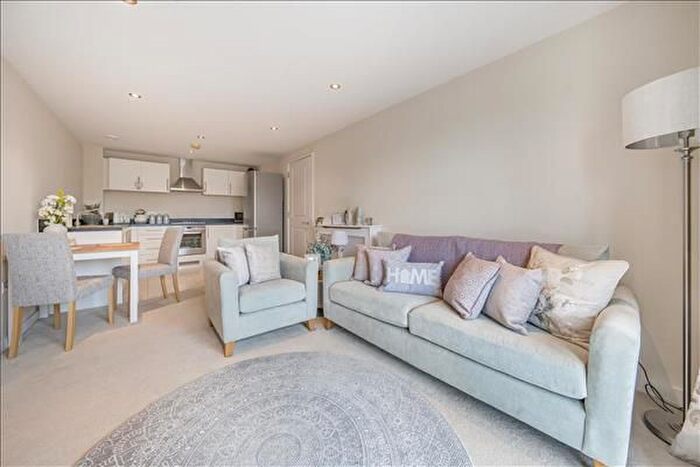 1 Bedroom Flat For Sale In Bassett House, Wimbledon, SW19