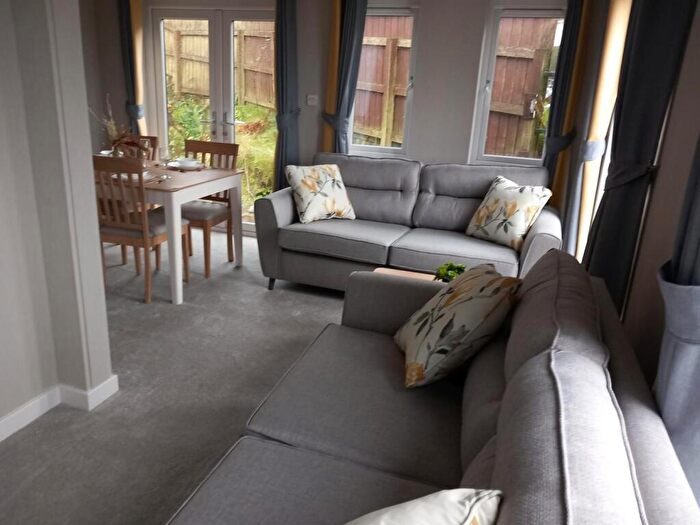 2 Bedroom Park Home For Sale In Cox Park, Gunnislake, PL18