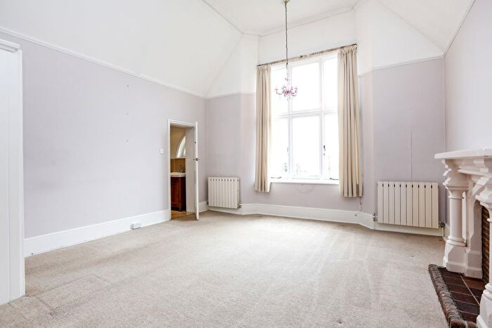 3 Bedroom Flat To Rent In Ridgway, London, SW19