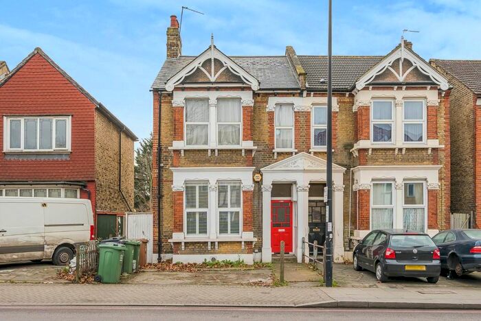 2 Bedroom Flat To Rent In Brownhill Road, London, SE6