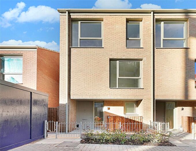 3 Bedroom End Of Terrace House To Rent In Pinder Road, Walthamstow, London, E17