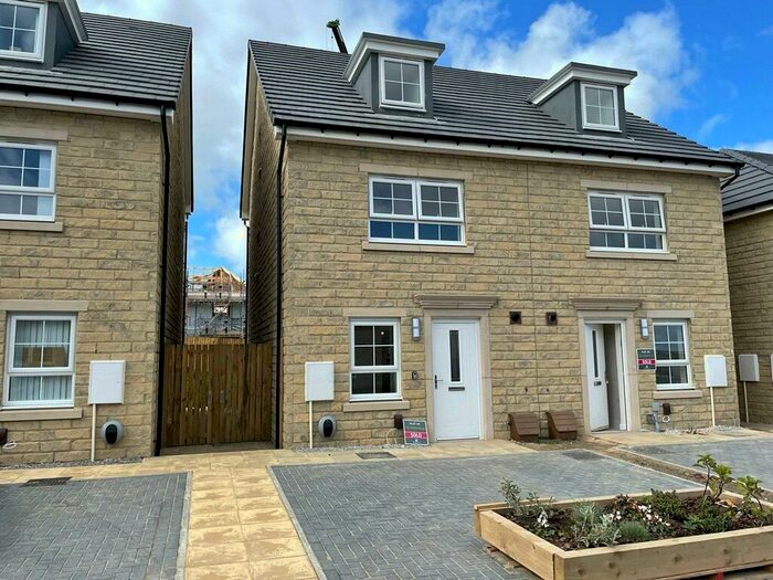 3 Bedroom Semi-Detached House To Rent In Westminster Drive, Clayton, Bradford, BD14