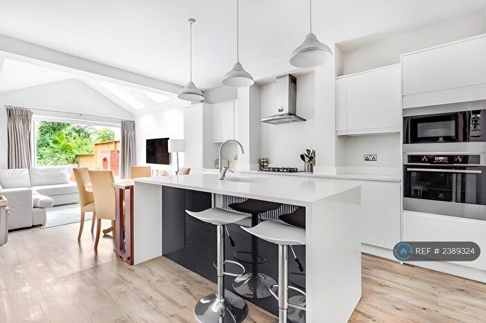 2 Bedroom Flat To Rent In Limes Road, Weybridge, KT13