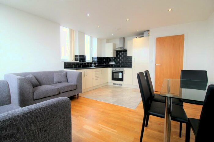 2 Bedroom Apartment To Rent In York Towers, York Rd, Leeds, LS9