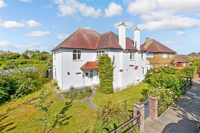 4 Bedroom Detached House For Sale In Richborough Road, Sandwich, Kent, CT13