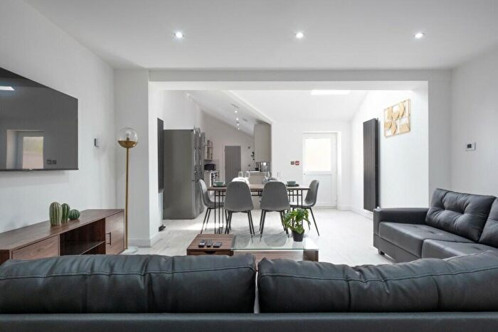 6 Bedroom House To Rent In Avondale Street, Lincoln, LN2