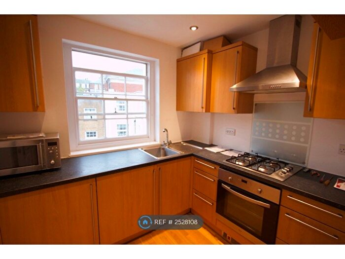2 Bedroom Flat To Rent In Cartwright Gardens, London, WC1H