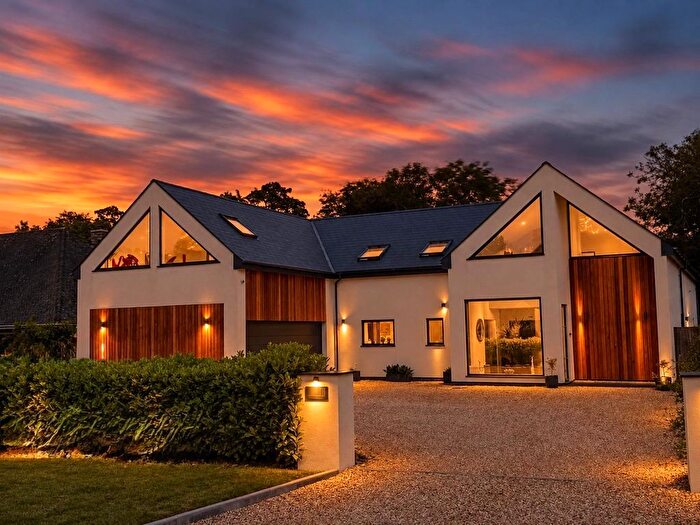5 Bedroom Detached House For Sale In Warren Close, Ringwood, BH24