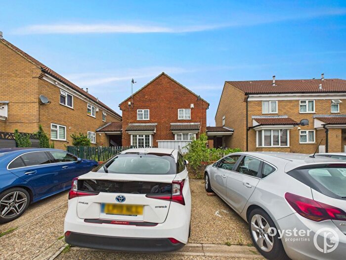 2 Bedroom Terraced House To Rent In Ellenhall Close, Luton, LU3