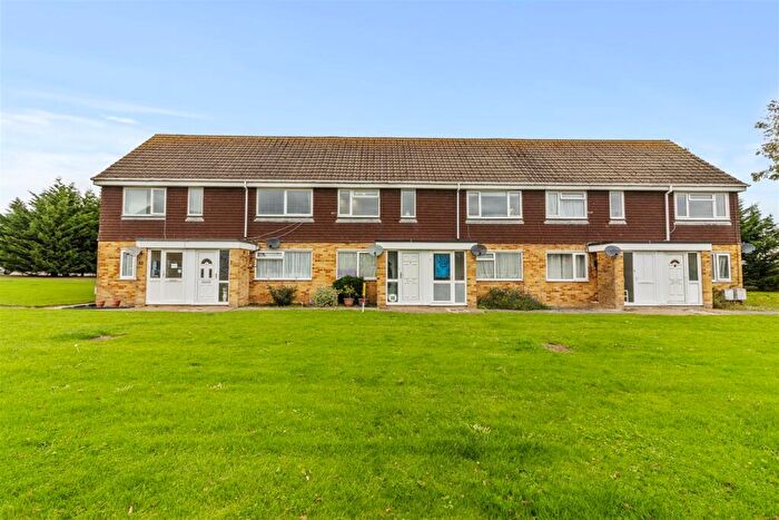 2 Bedroom Flat For Sale In Hawks Town Crescent, Hailsham, BN27