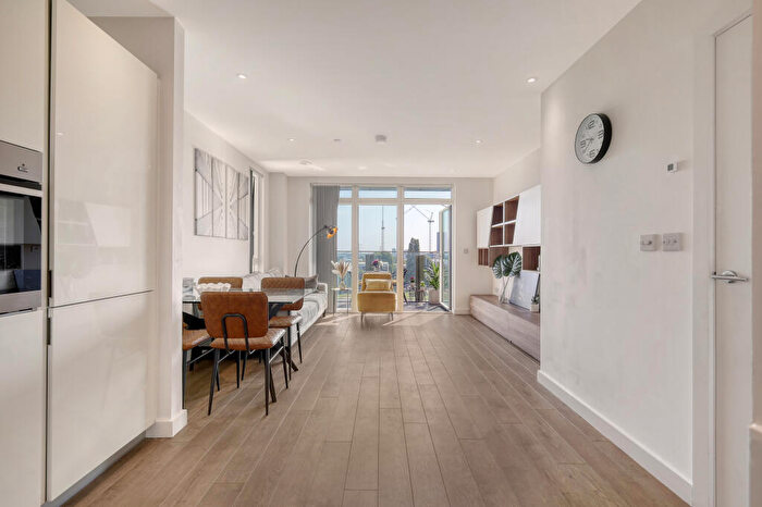 1 Bedroom Flat For Sale In Chorley Court, Canary Wharf, E14