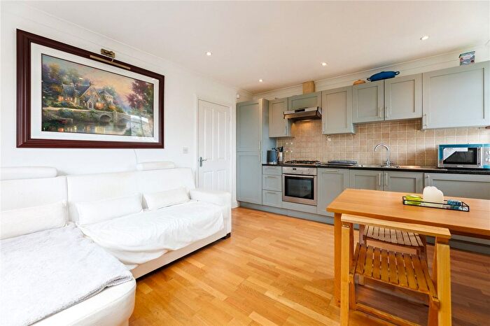 2 Bedroom Flat For Sale In West Hill, London, SW15