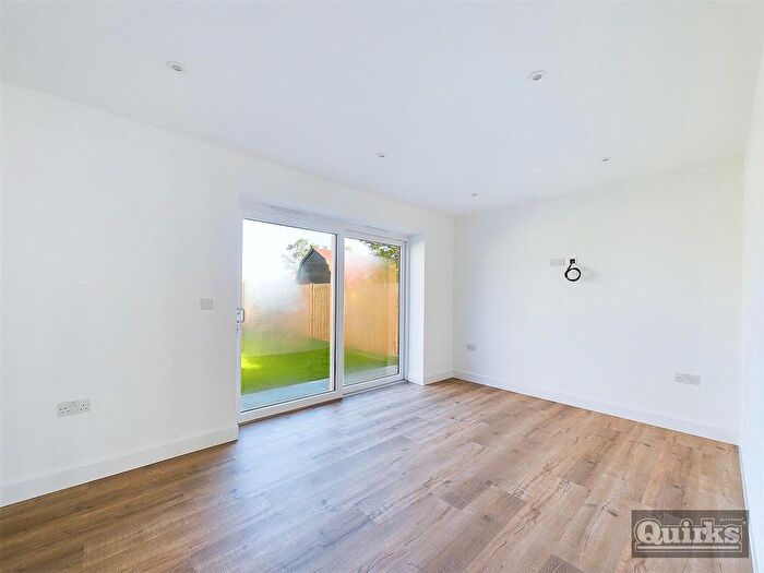 2 Bedroom Detached Bungalow For Sale In Runwell Road, Wickford, SS11